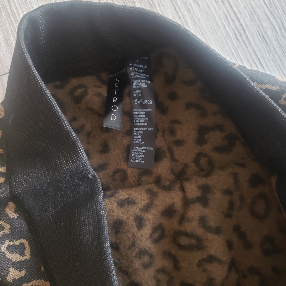 NWOT LEOPARD PRINT LEGGINGS SIZE M-L - Picture 4 of 4